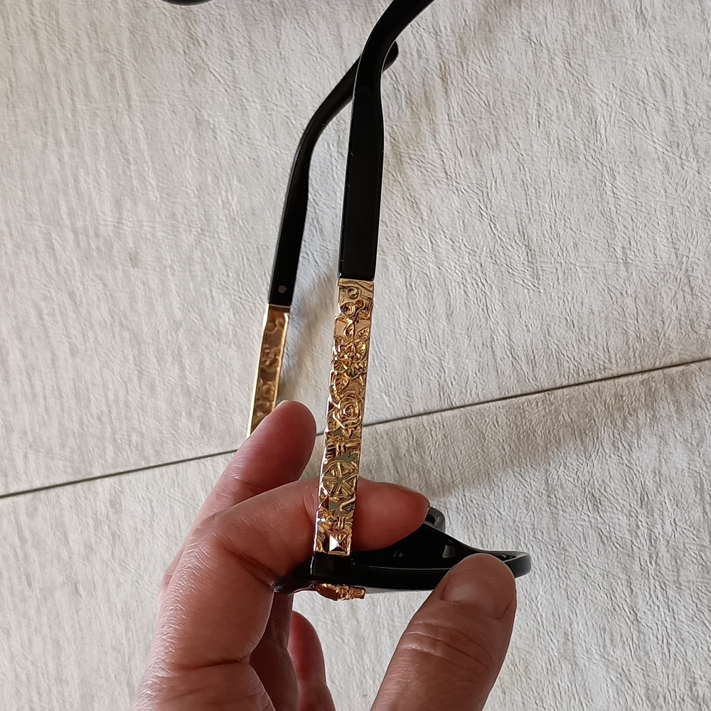 Dollger Sunglasses with Gold Skulls And Roses - Picture 2 of 4